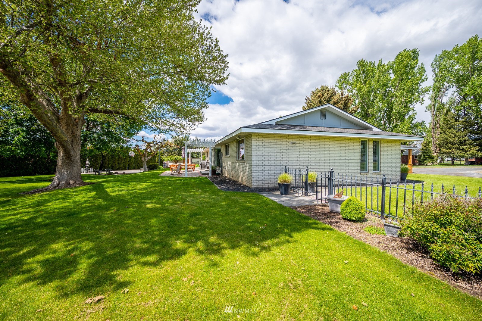 2272 Hamilton Road Northeast Moses Lake, WA 98837 - Photo 5 of 40 Gallery Image 5