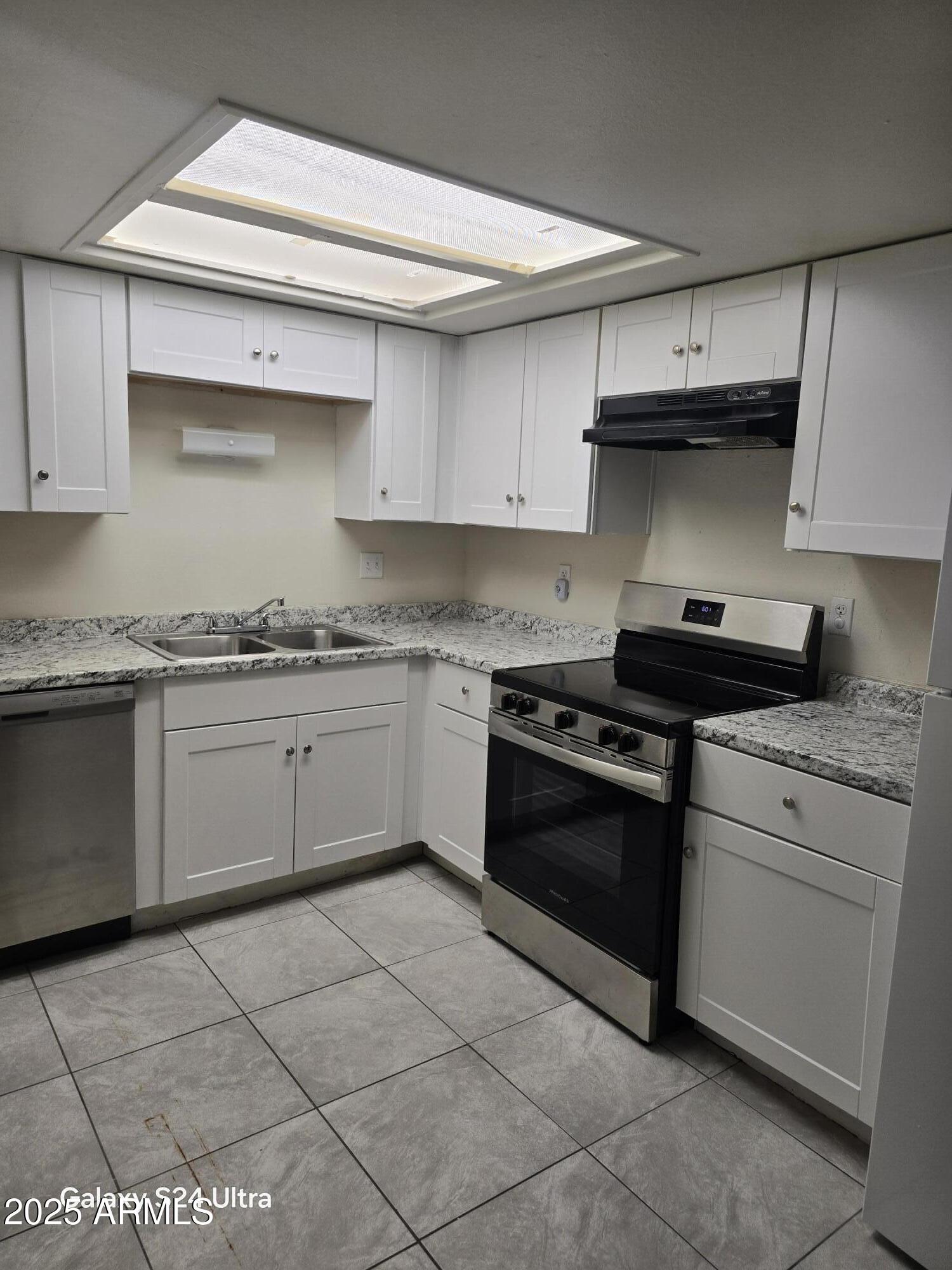 605 North 4th Street, Unit B Avondale, AZ 85323 - Photo 2 of 4 20251222_180153