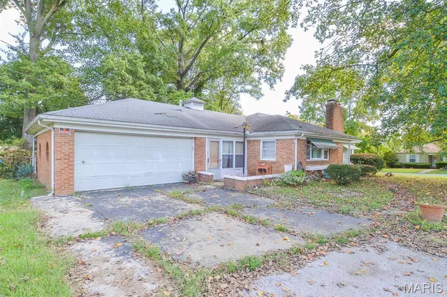 $10,000 | 245 Oliver Lee Drive, Belleville, IL 62223