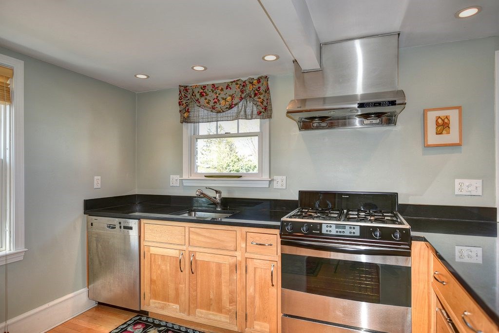 44 Narragansett Road Portsmouth, RI 02871 - Photo 15 of 36 Gallery Image 15