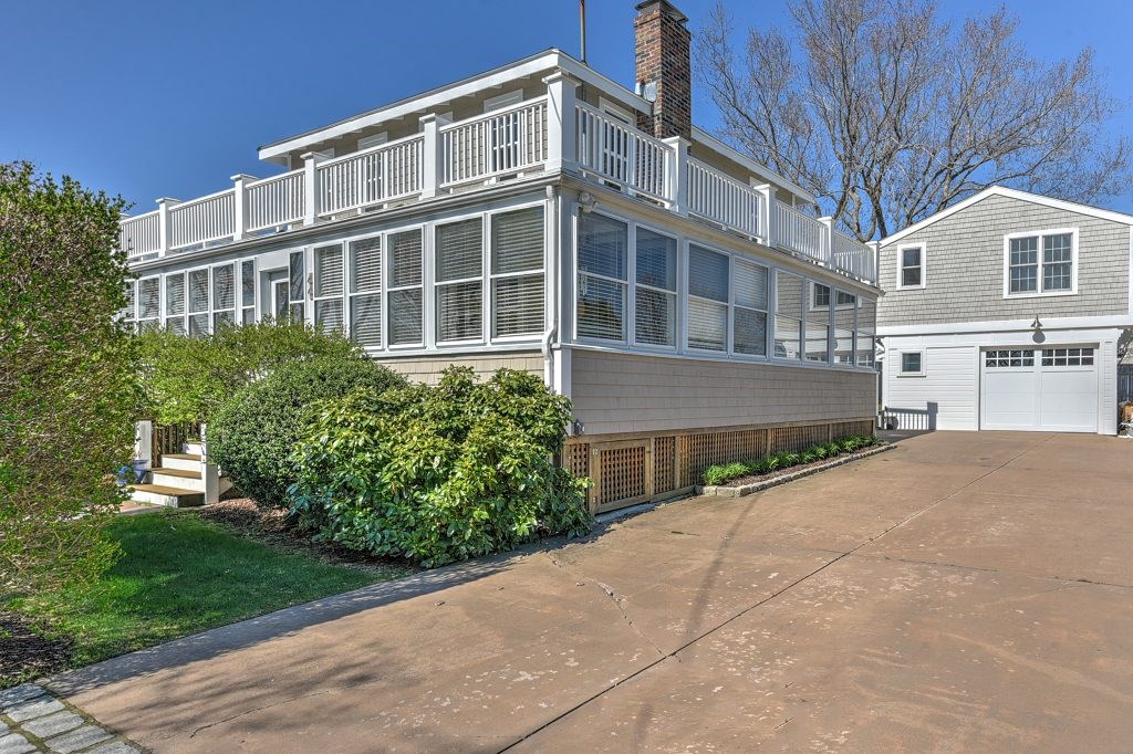 44 Narragansett Road Portsmouth, RI 02871 - Photo 3 of 36 Gallery Image 3