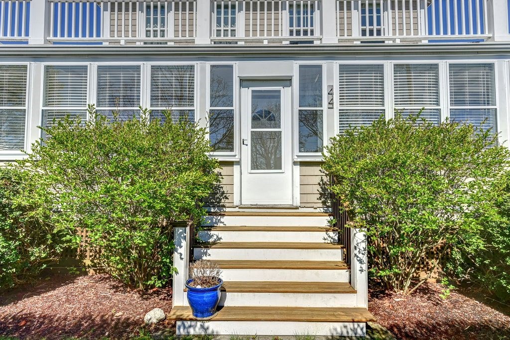 44 Narragansett Road Portsmouth, RI 02871 - Photo 4 of 36 Gallery Image 4