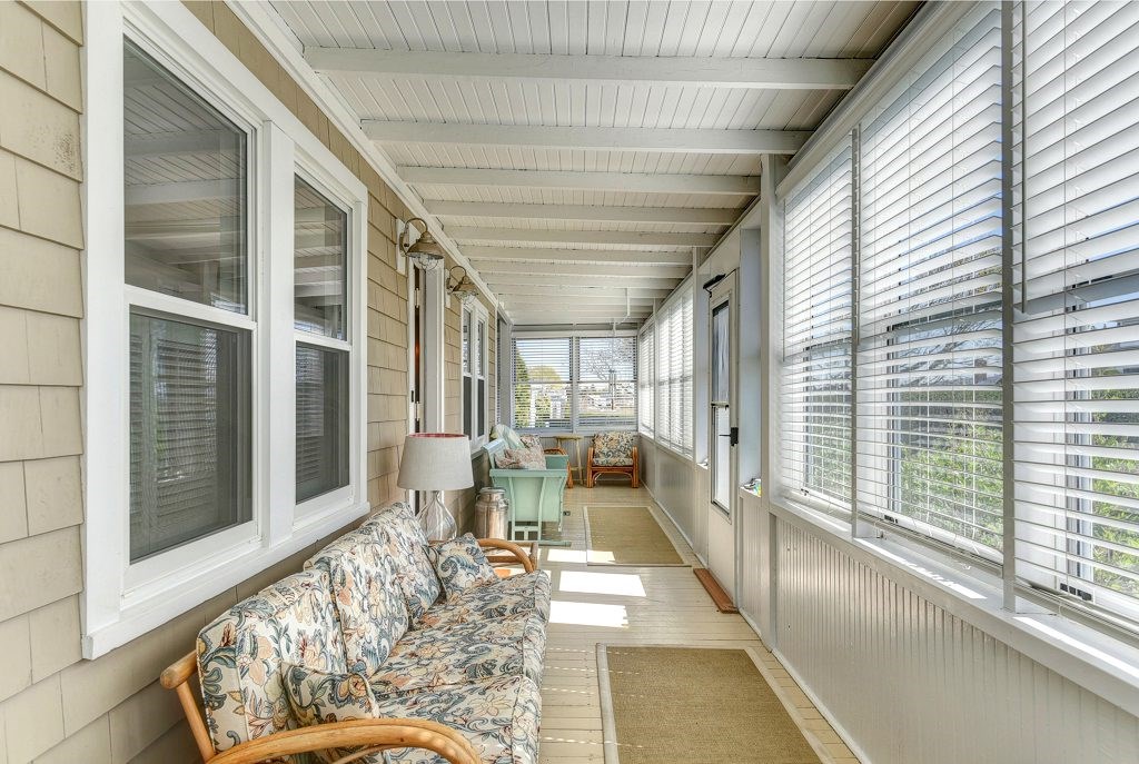 44 Narragansett Road Portsmouth, RI 02871 - Photo 6 of 36 Gallery Image 6
