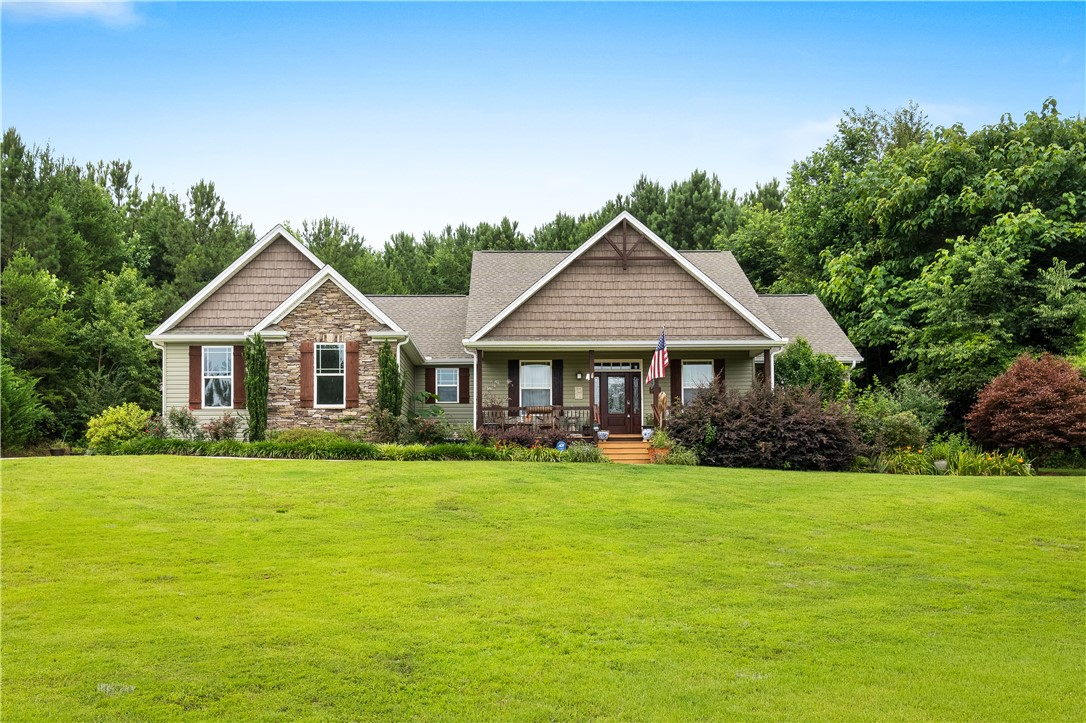 340 Stardust Lane Seneca, SC 29672 - Photo 1 of 28 Gallery Image 1