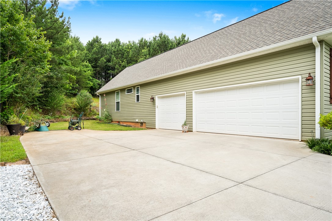 340 Stardust Lane Seneca, SC 29672 - Photo 5 of 28 Gallery Image 5
