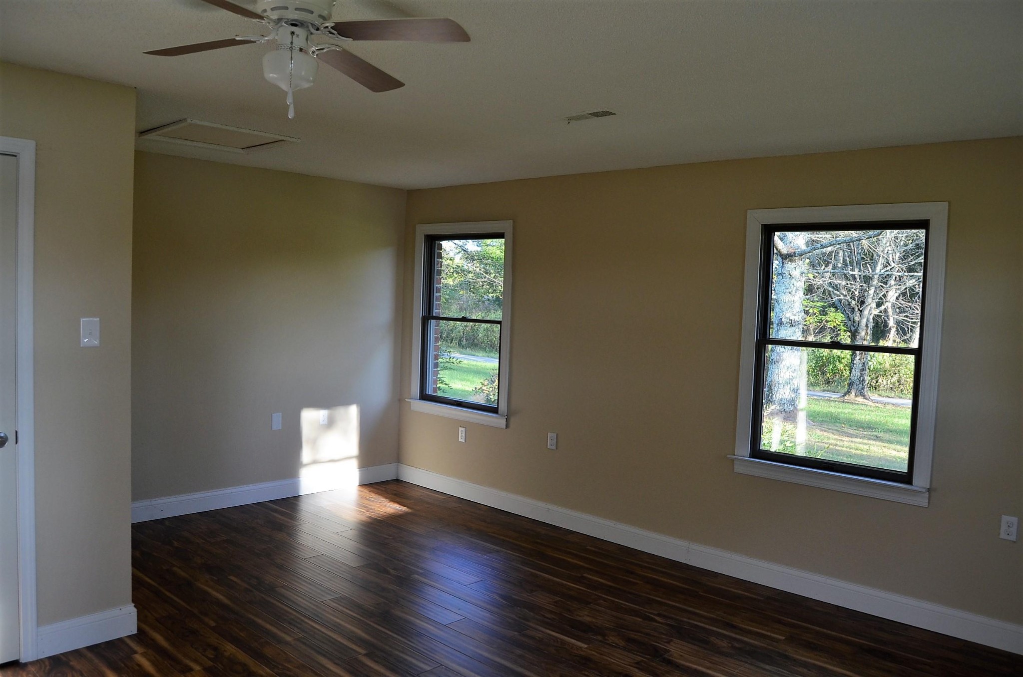 190 Meister Hills Road Deer Lodge, TN 37726 - Photo 20 of 40 a view of an empty room with wooden floor and a window