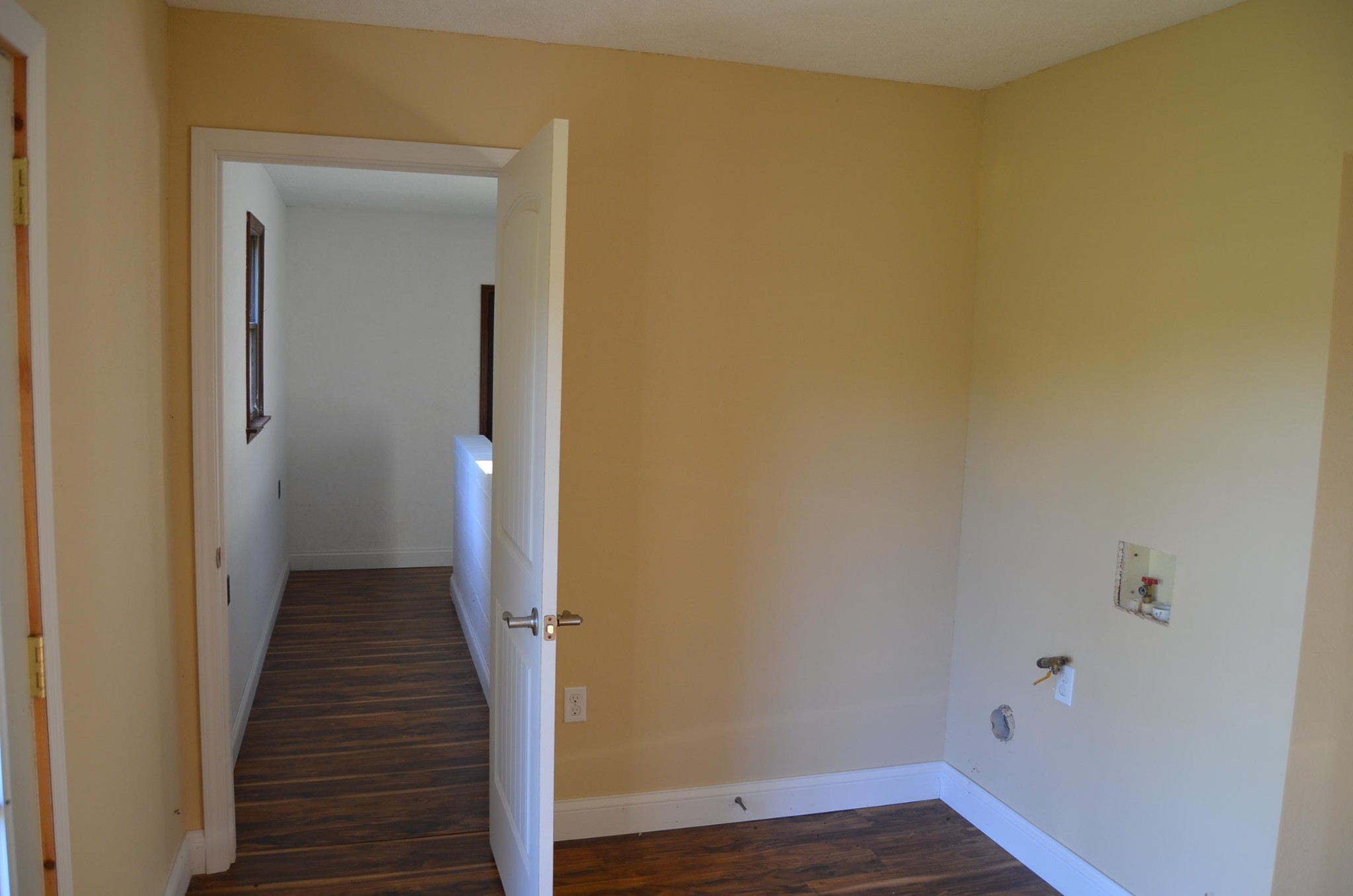190 Meister Hills Road Deer Lodge, TN 37726 - Photo 23 of 40 a view of a hallway with wooden floor