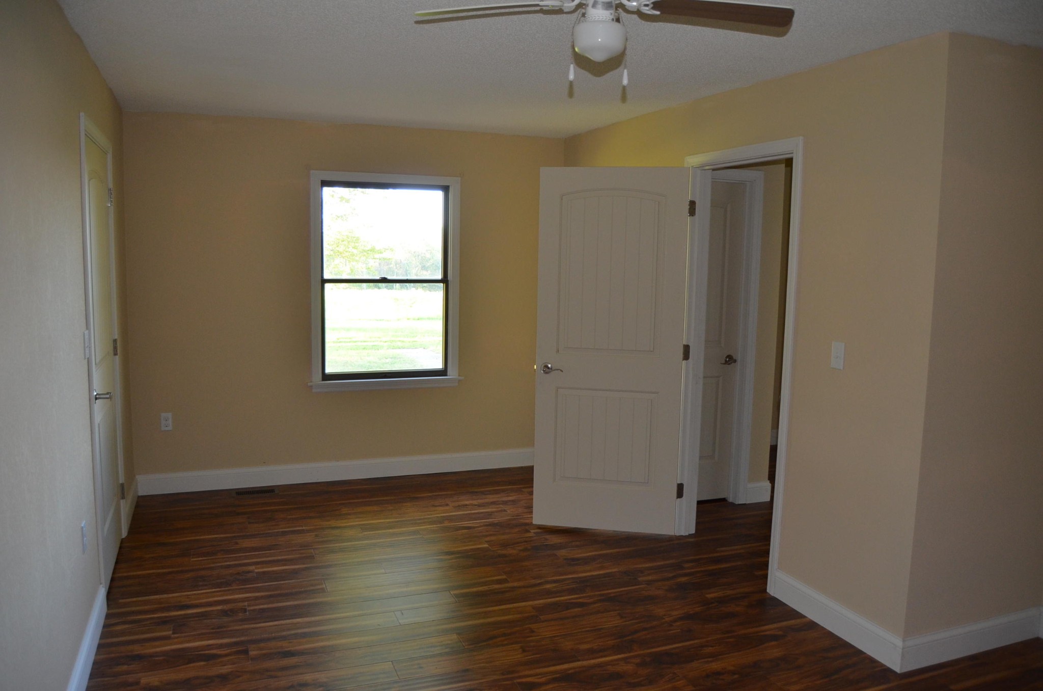 190 Meister Hills Road Deer Lodge, TN 37726 - Photo 25 of 40 a view of an empty room with wooden floor and a window
