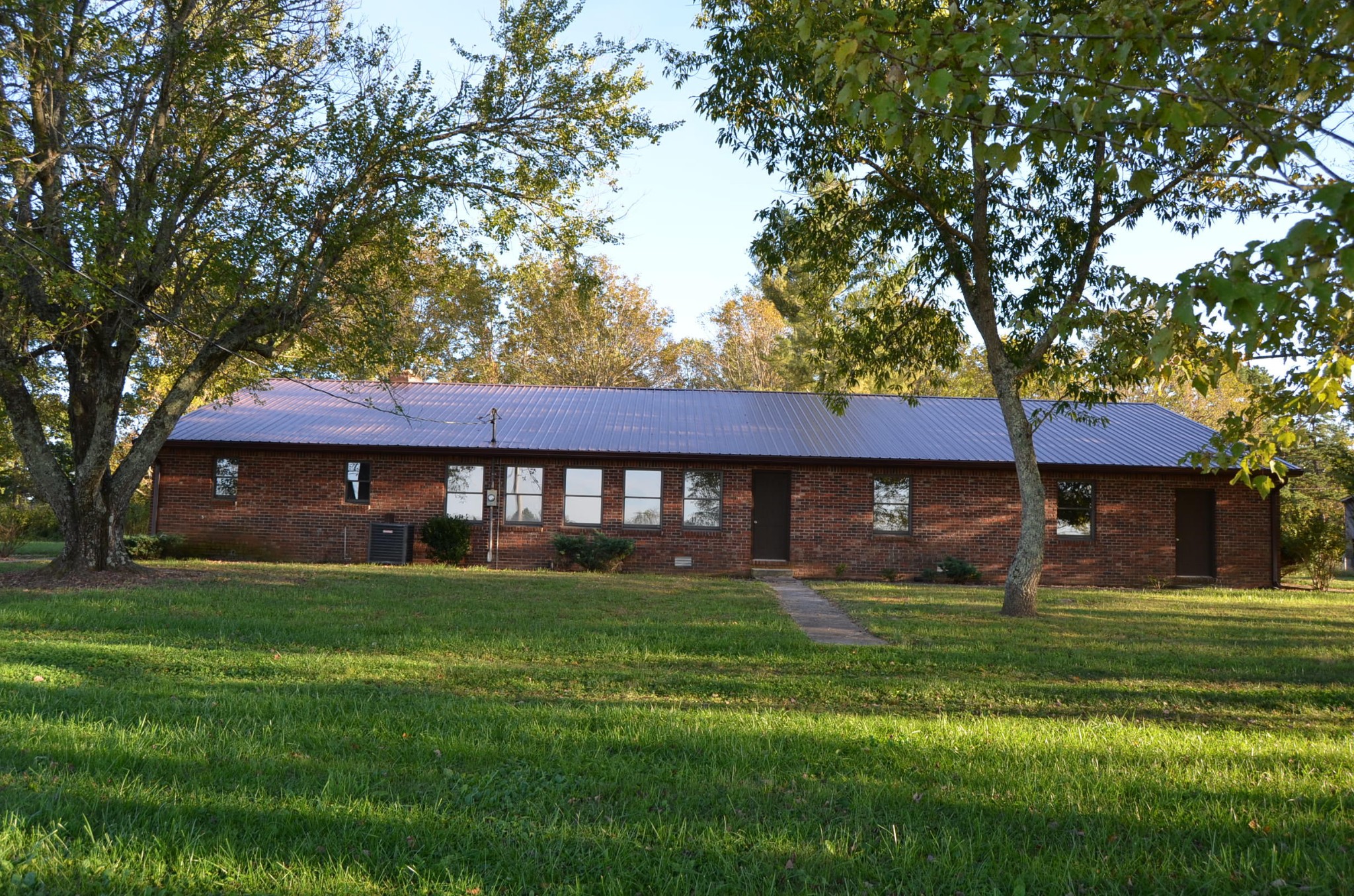 190 Meister Hills Road Deer Lodge, TN 37726 - Photo 39 of 40 a front view of a house with a yard