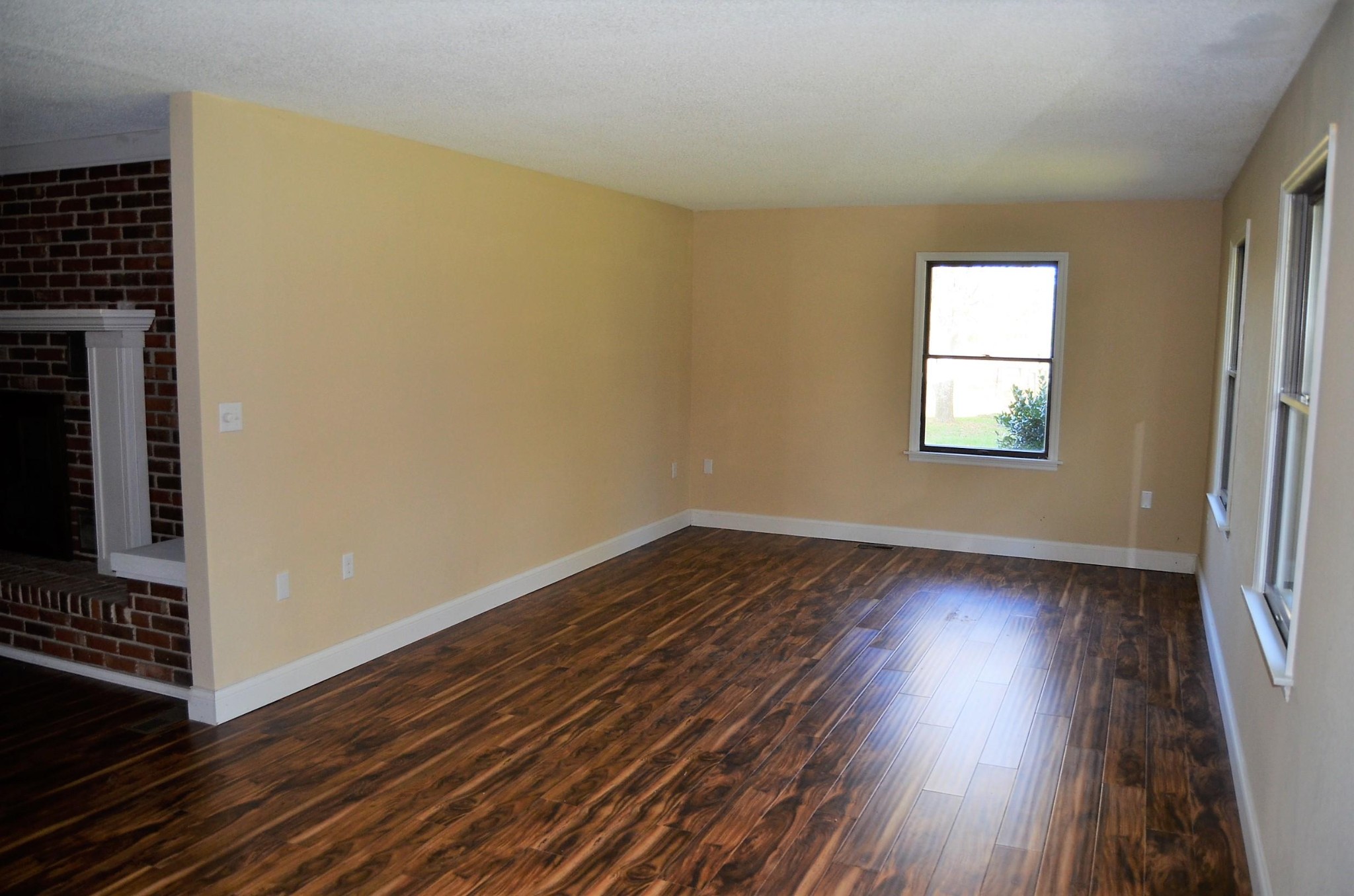 190 Meister Hills Road Deer Lodge, TN 37726 - Photo 7 of 40 a view of an empty room with wooden floor and a window