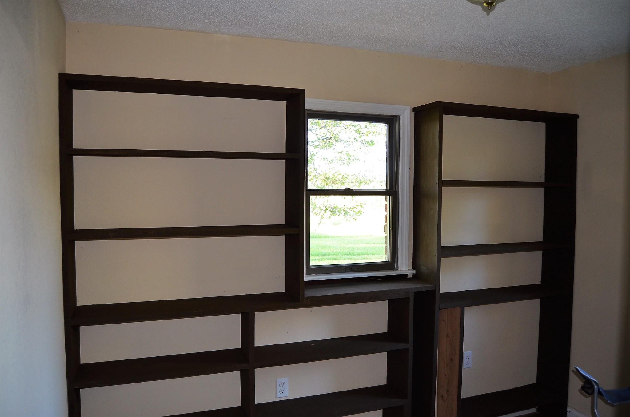 190 Meister Hills Road Deer Lodge, TN 37726 - Photo 10 of 40 a view of an empty room with a window