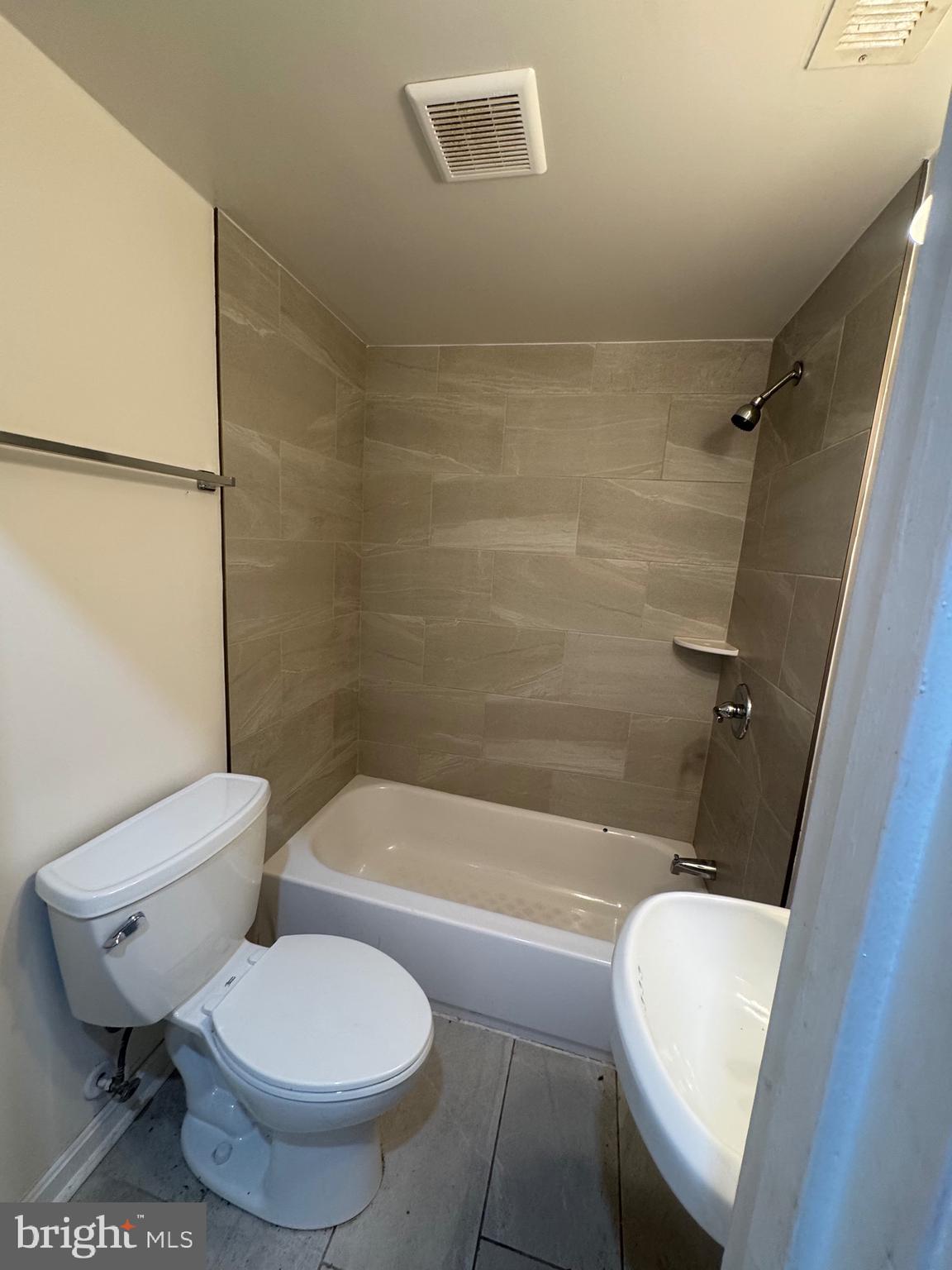 1108 North Bond Street, Unit 1 Baltimore, MD 21213 - Photo 15 of 20 a bathroom with a toilet and a bathtub