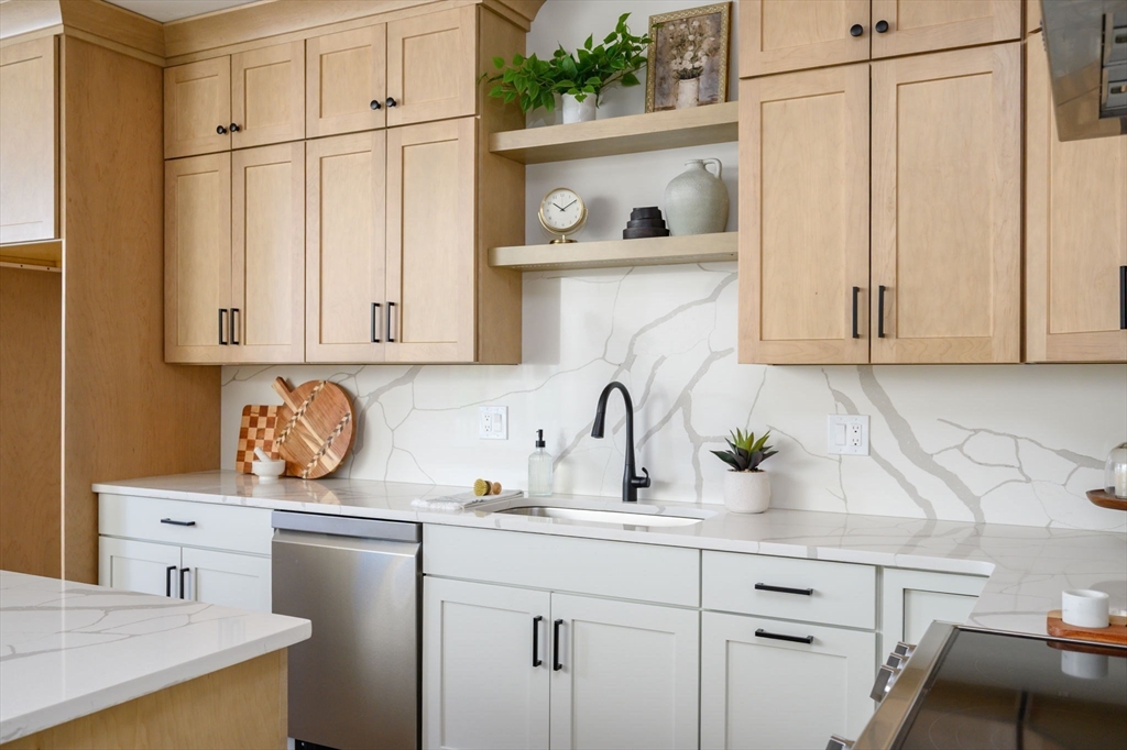 42 Metacomet Road, Unit 42 West Bridgewater, MA 02379 - Photo 3 of 34