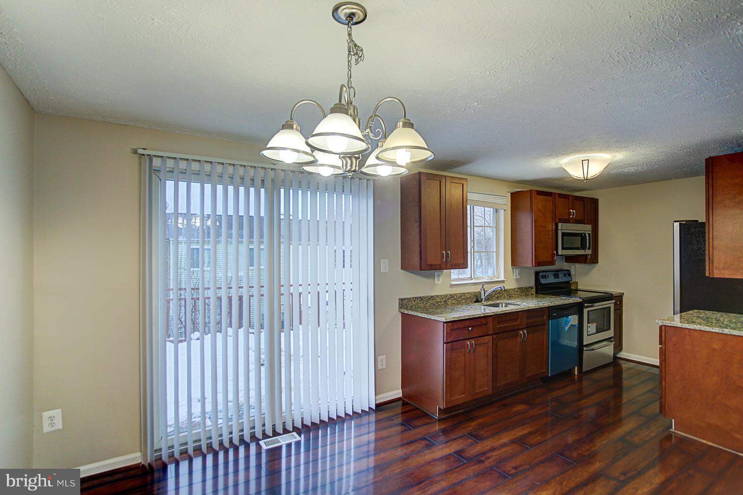 19305 Midridge Road Germantown, MD 20876 - Photo 11 of 30 Dining Room
