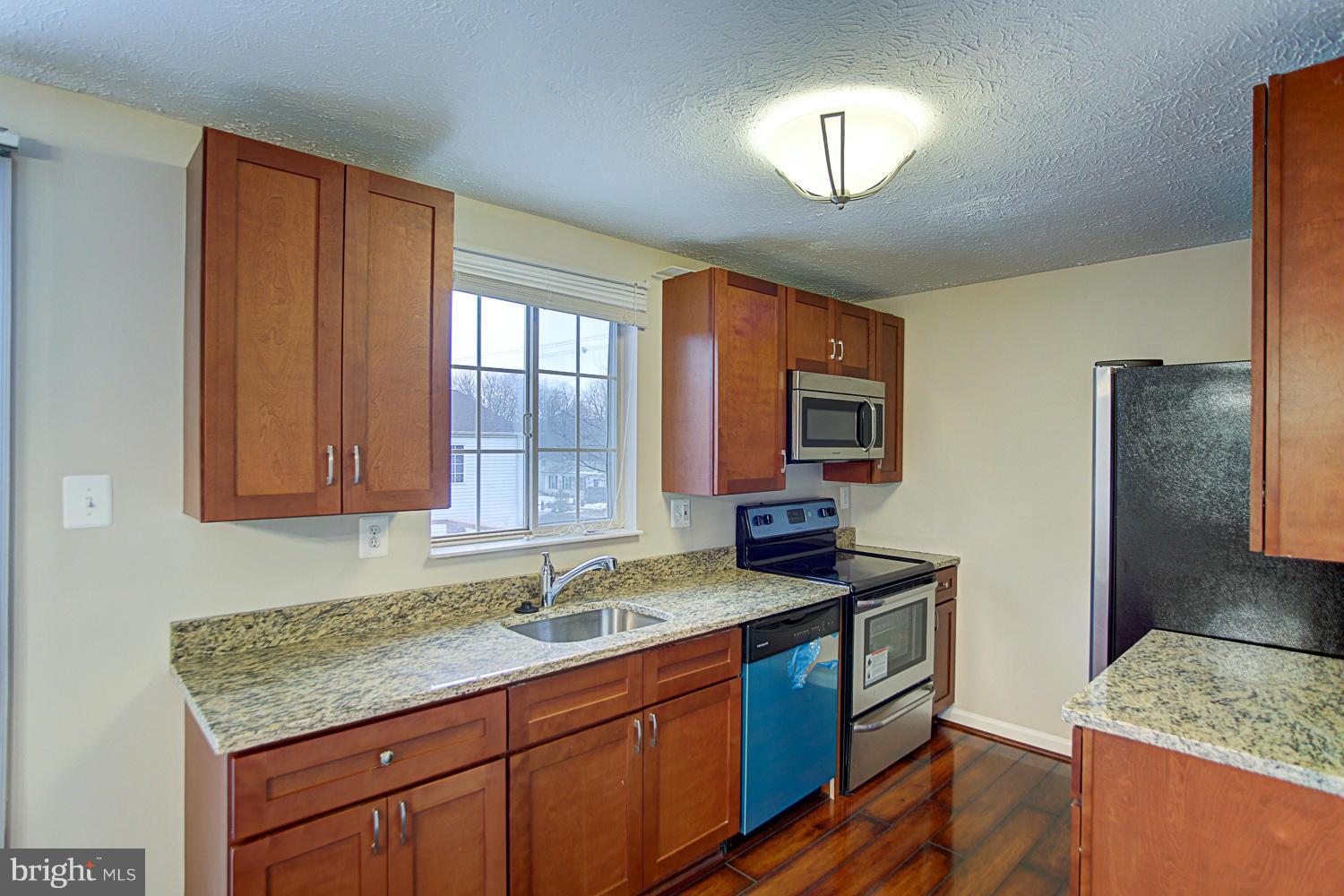 19305 Midridge Road Germantown, MD 20876 - Photo 13 of 30 Kitchen