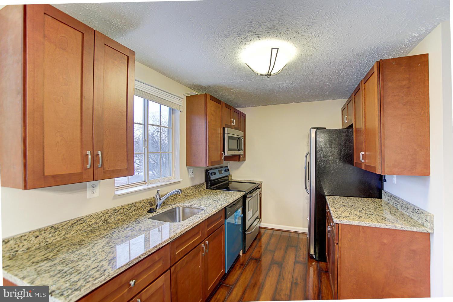 19305 Midridge Road Germantown, MD 20876 - Photo 23 of 30 Kitchen