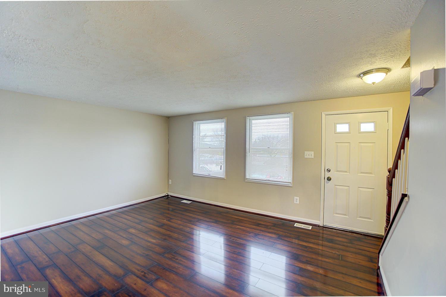 19305 Midridge Road Germantown, MD 20876 - Photo 25 of 30 Living Room