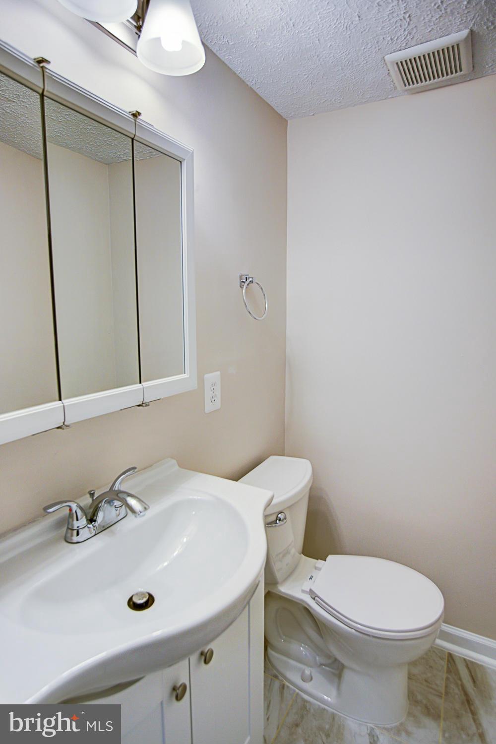 19305 Midridge Road Germantown, MD 20876 - Photo 9 of 30 Bath