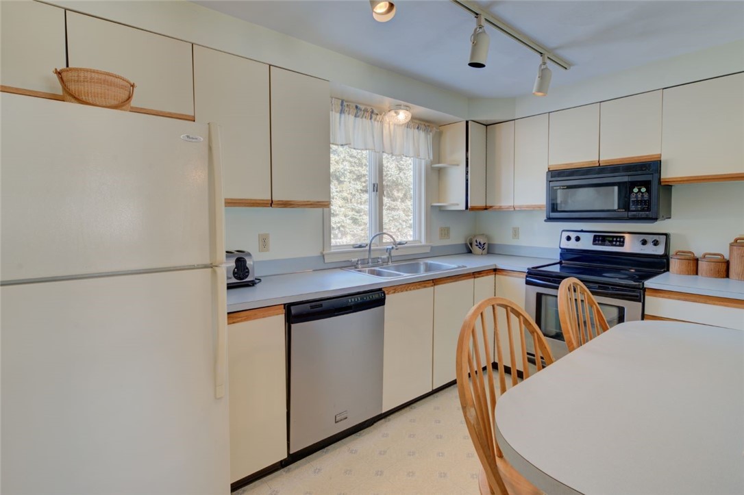 2 Forest Road Bristol, RI 02809 - Photo 8 of 33