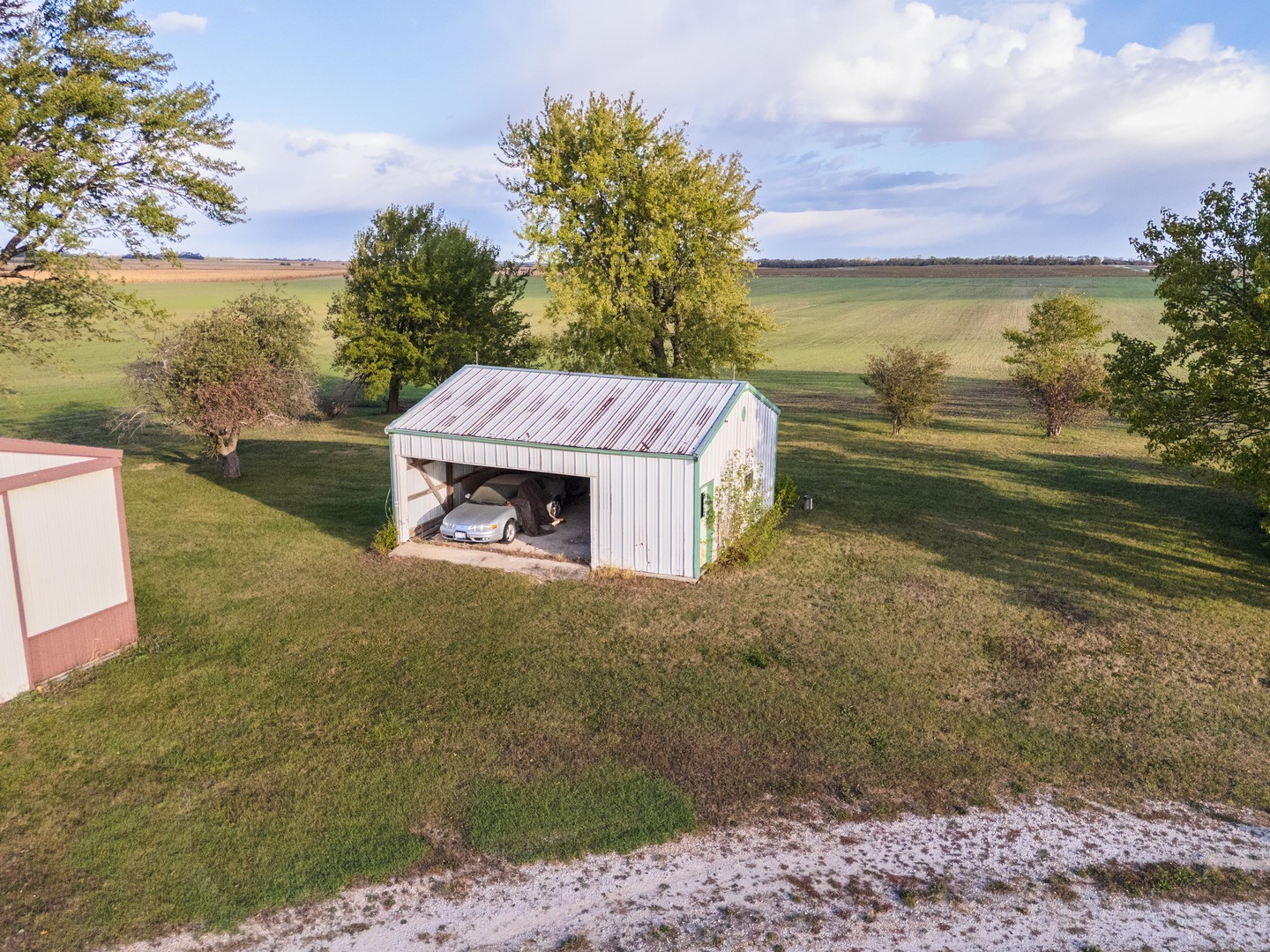23601 North 1700 E Road Odell, IL 60460 - Photo 14 of 49 a view of a house with a ocean view