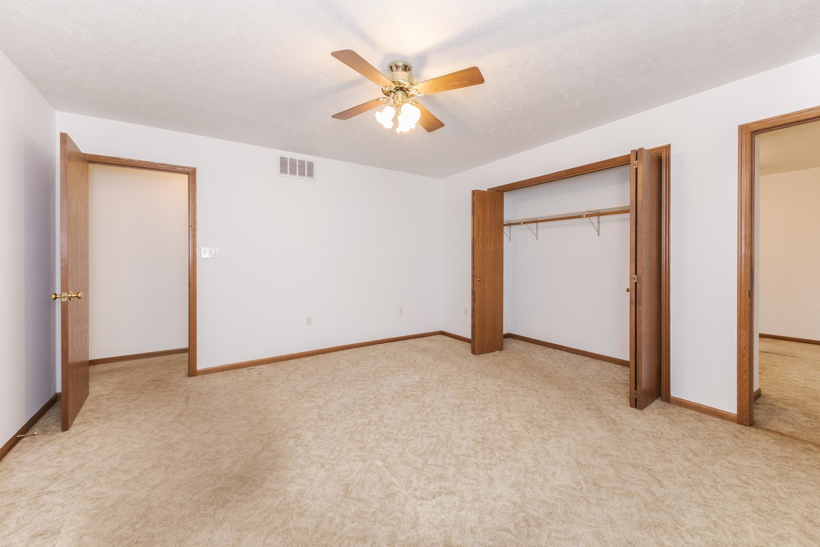 23601 North 1700 E Road Odell, IL 60460 - Photo 38 of 49 an empty room with closet and ceiling fan