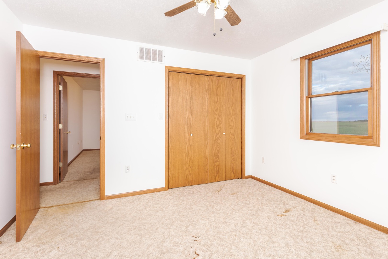 23601 North 1700 E Road Odell, IL 60460 - Photo 42 of 49 an empty room with a ceiling fan and a window