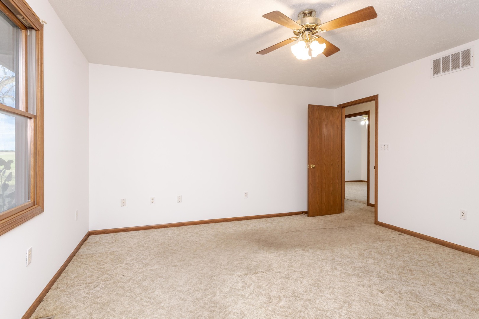 23601 North 1700 E Road Odell, IL 60460 - Photo 45 of 49 an empty room with windows and fan