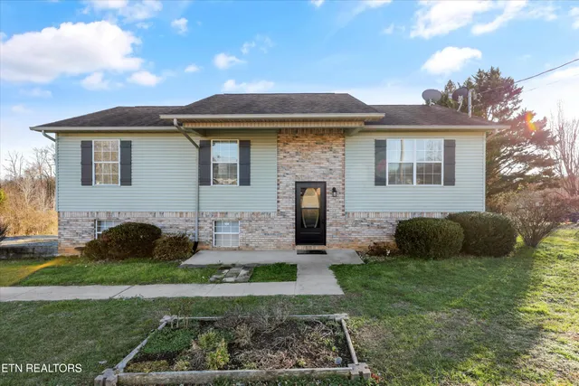 $349,900 | 705 Wanda Sue Court, Strawberry Plains, TN 37871