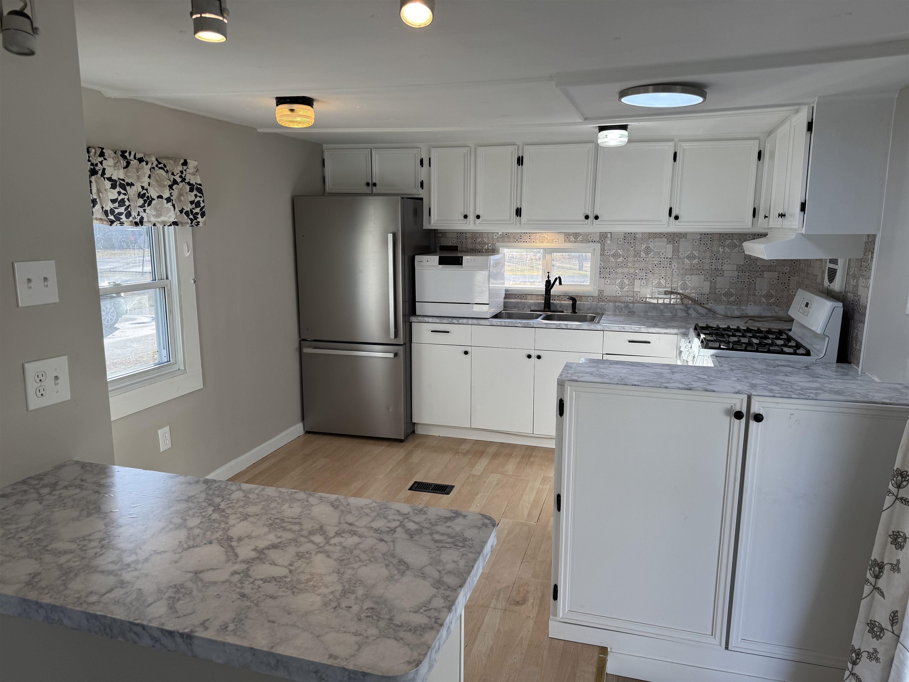 6 Strouts Park Exeter, NH 03833 - Photo 3 of 37 Gallery Image 3