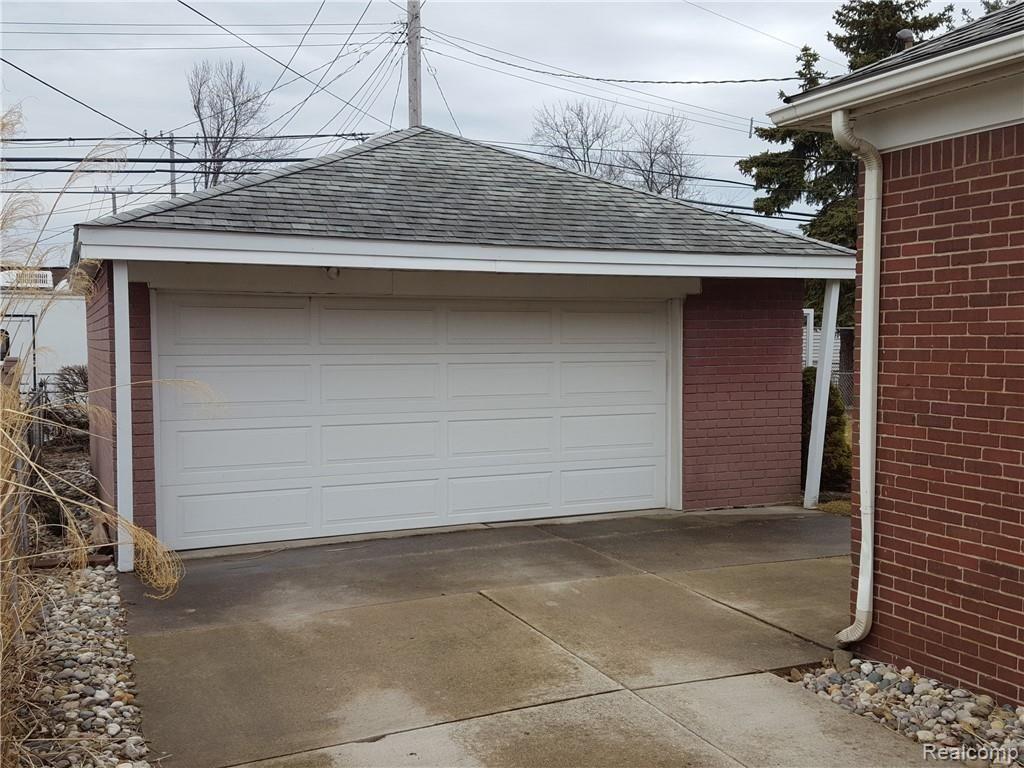 14827 Champaign Road Allen Park, MI 48101 - Photo 3 of 23 20190328_110322.jpg