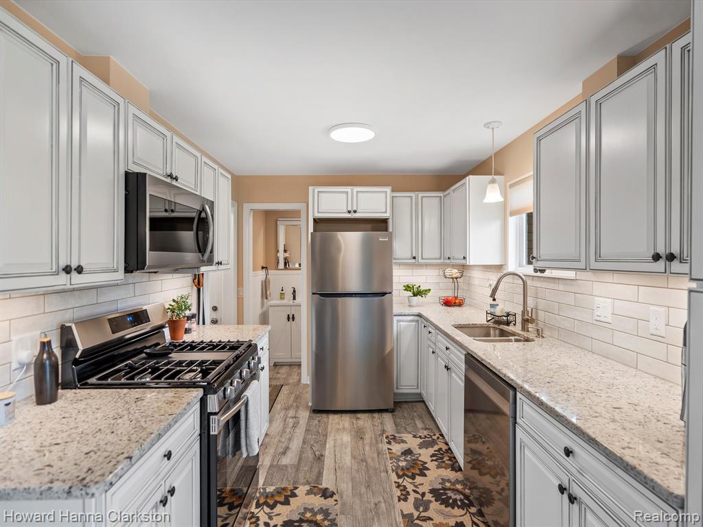 7171 Clintonville Road Clarkston, MI 48348 - Photo 9 of 31