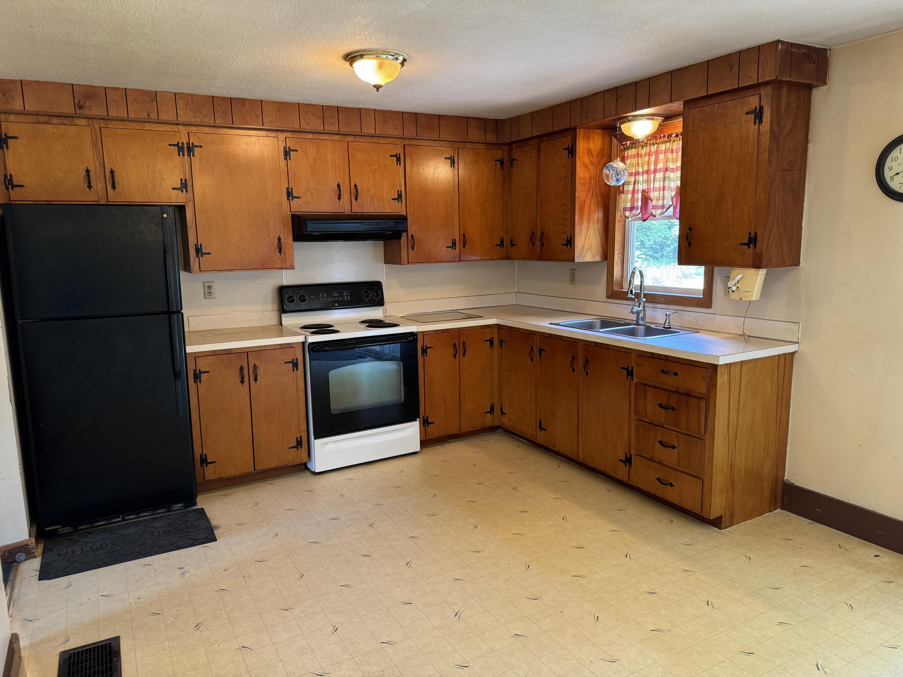 125 Augusta Road Whitefield, ME 04353 - Photo 11 of 25 IMG_6202