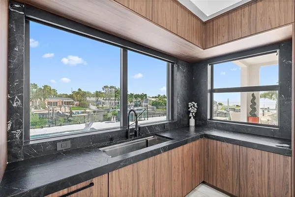 $12,000 | 585 Dolphin Avenue Southeast, St. Petersburg, FL 33705