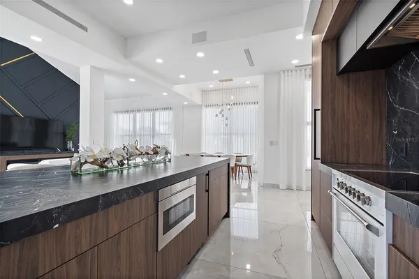 $12,000 | 585 Dolphin Avenue Southeast, St. Petersburg, FL 33705