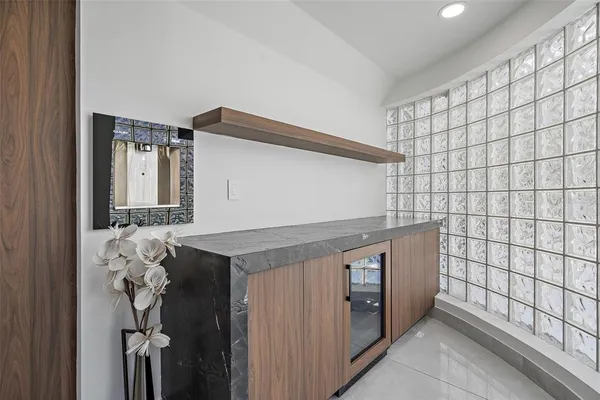 $12,000 | 585 Dolphin Avenue Southeast, St. Petersburg, FL 33705