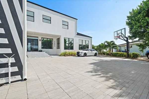 $12,000 | 585 Dolphin Avenue Southeast, St. Petersburg, FL 33705