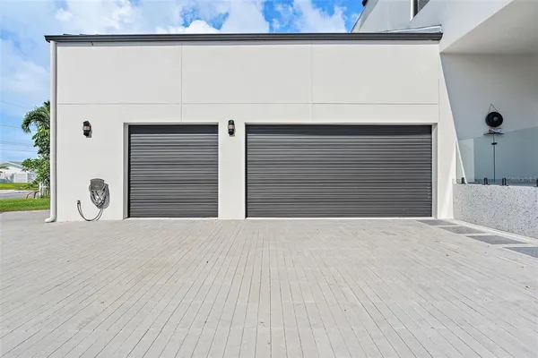 $12,000 | 585 Dolphin Avenue Southeast, St. Petersburg, FL 33705