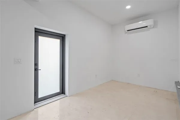 $12,000 | 585 Dolphin Avenue Southeast, St. Petersburg, FL 33705