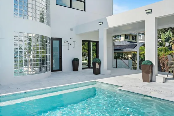 $12,000 | 585 Dolphin Avenue Southeast, St. Petersburg, FL 33705