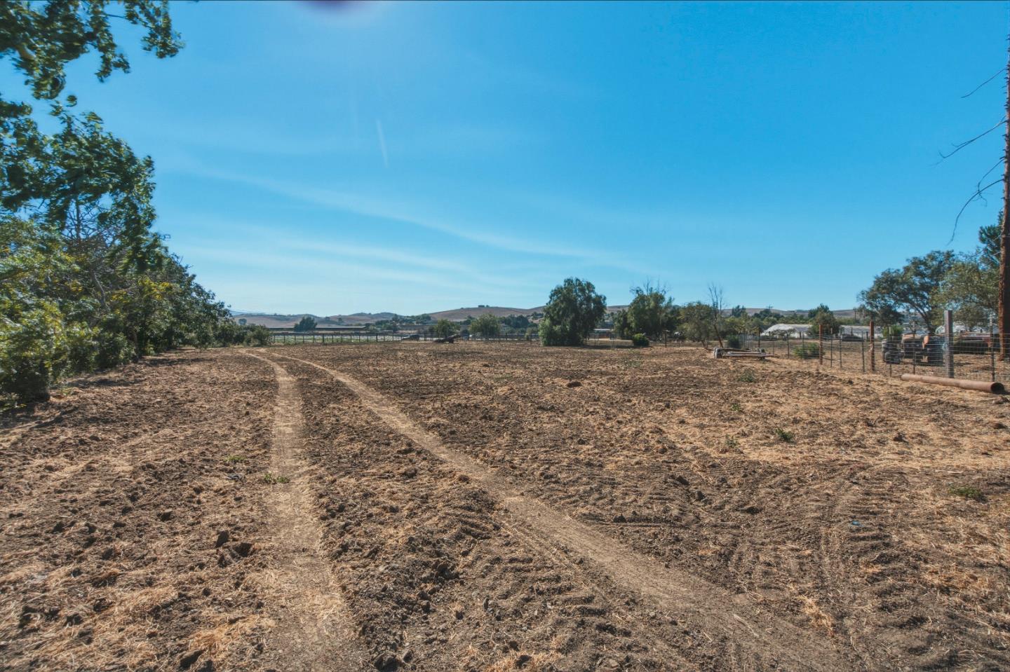 315 Riverside Road Hollister, CA 95023 - Photo 34 of 44 Gallery Image 34