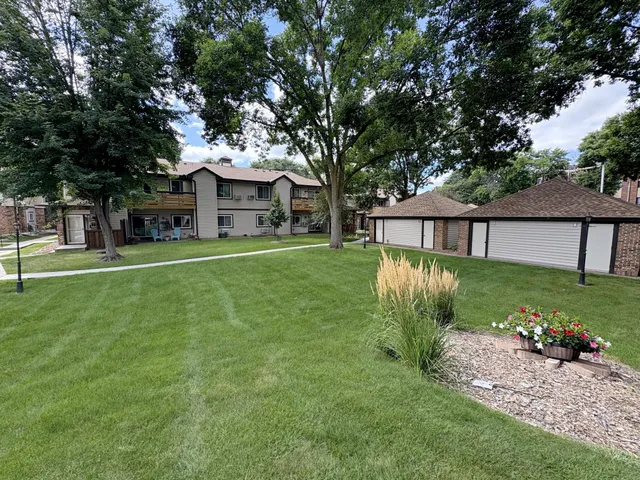 $1,795 | 310 Ford Road, Unit 6, St. Louis Park, MN 55426