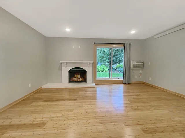 $1,795 | 310 Ford Road, Unit 6, St. Louis Park, MN 55426