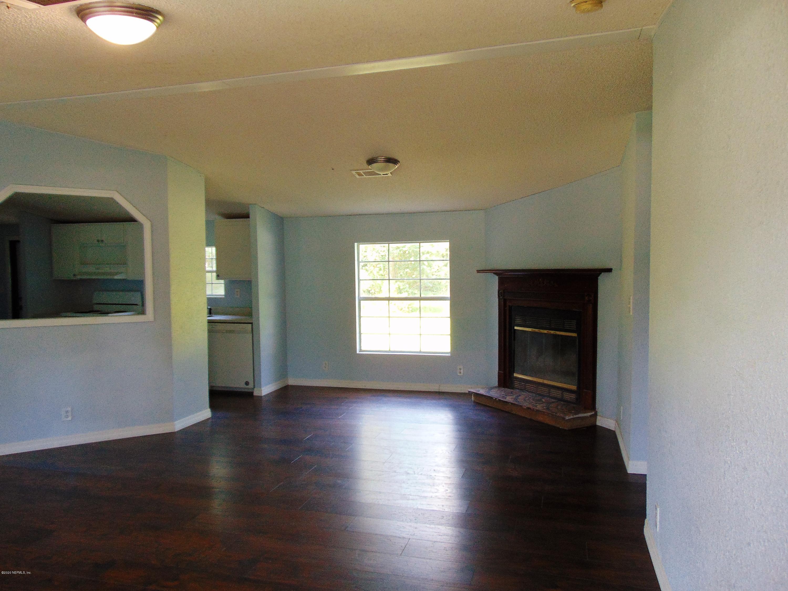 45335 Eula B Road Callahan, FL 32011 - Photo 3 of 19 Family Room