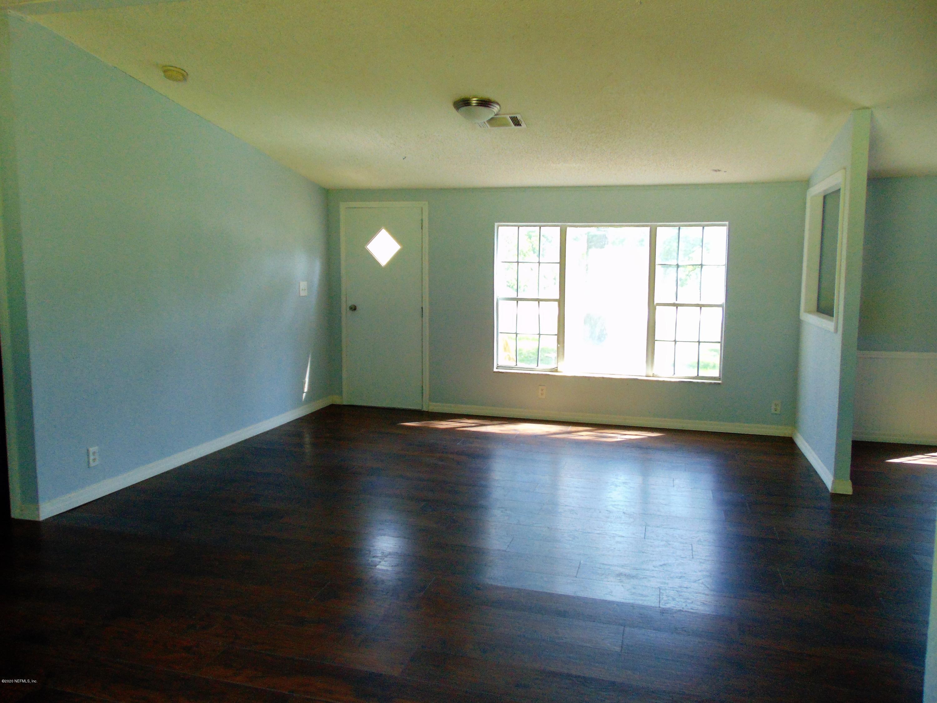45335 Eula B Road Callahan, FL 32011 - Photo 4 of 19 Family Room2