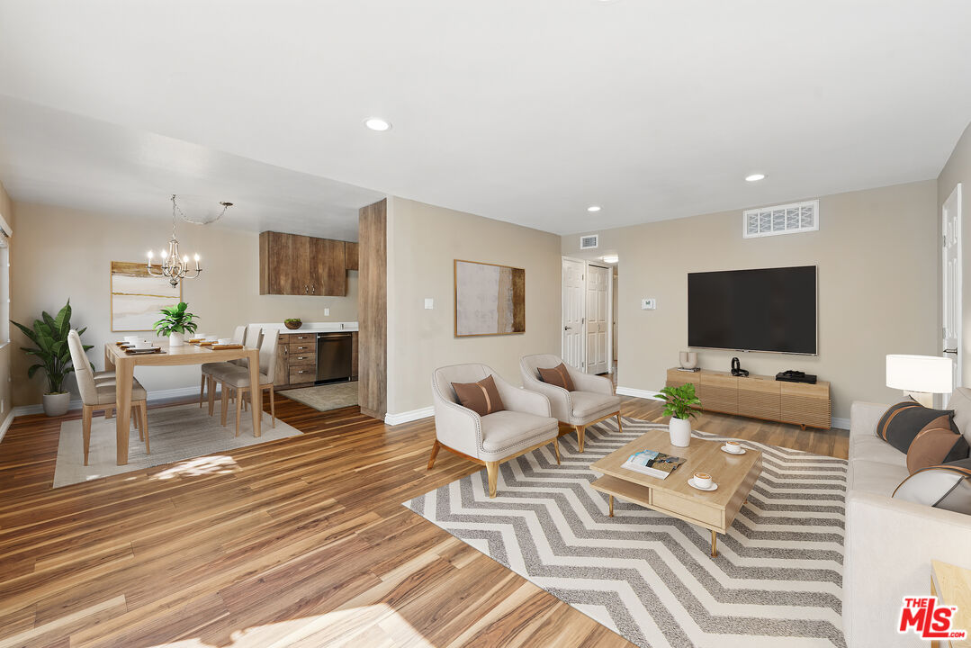 18611 Collins Street, Unit E5 Tarzana, CA 91356 - Photo 1 of 16