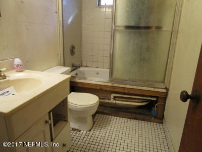 54207 Hurst Road Callahan, FL 32011 - Photo 10 of 12 a bathroom with a sink a toilet and shower