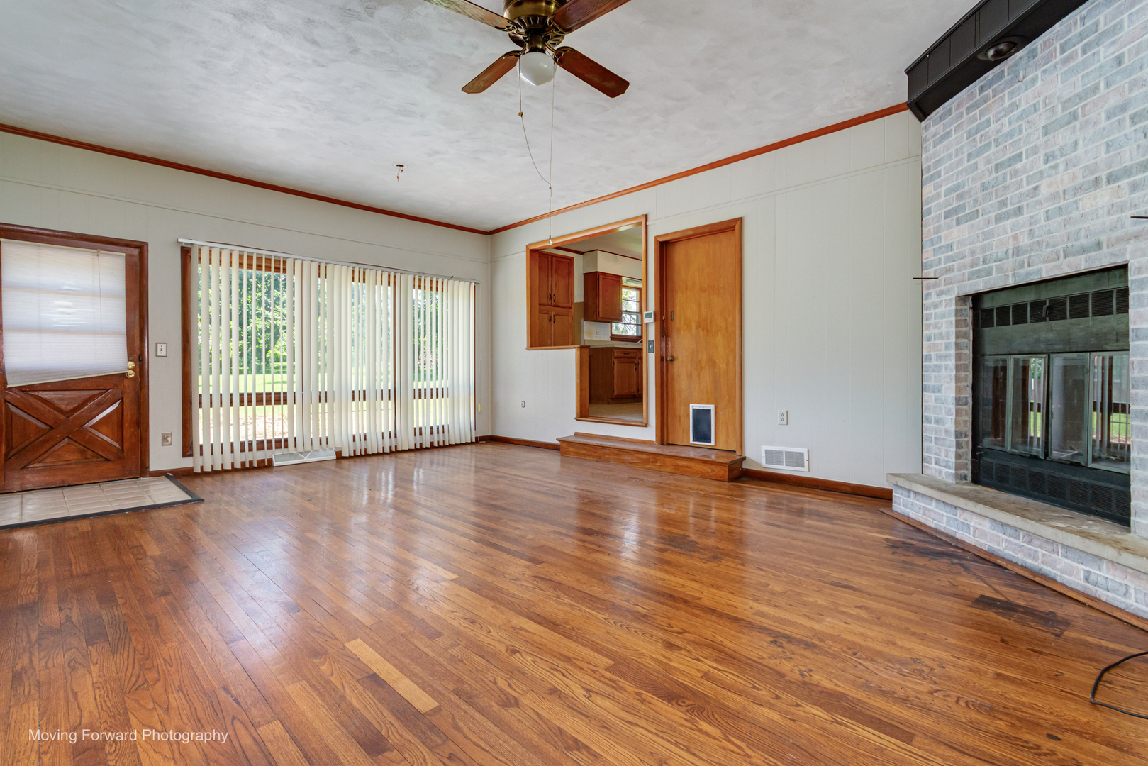 7S175 North Eola Road Aurora, IL 60502 - Photo 5 of 17