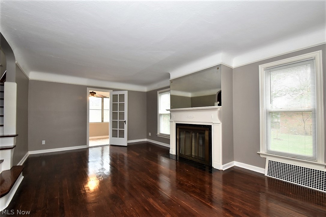 956 Woodview Road Cleveland, OH 44121 - Photo 4 of 30 Gallery Image 4