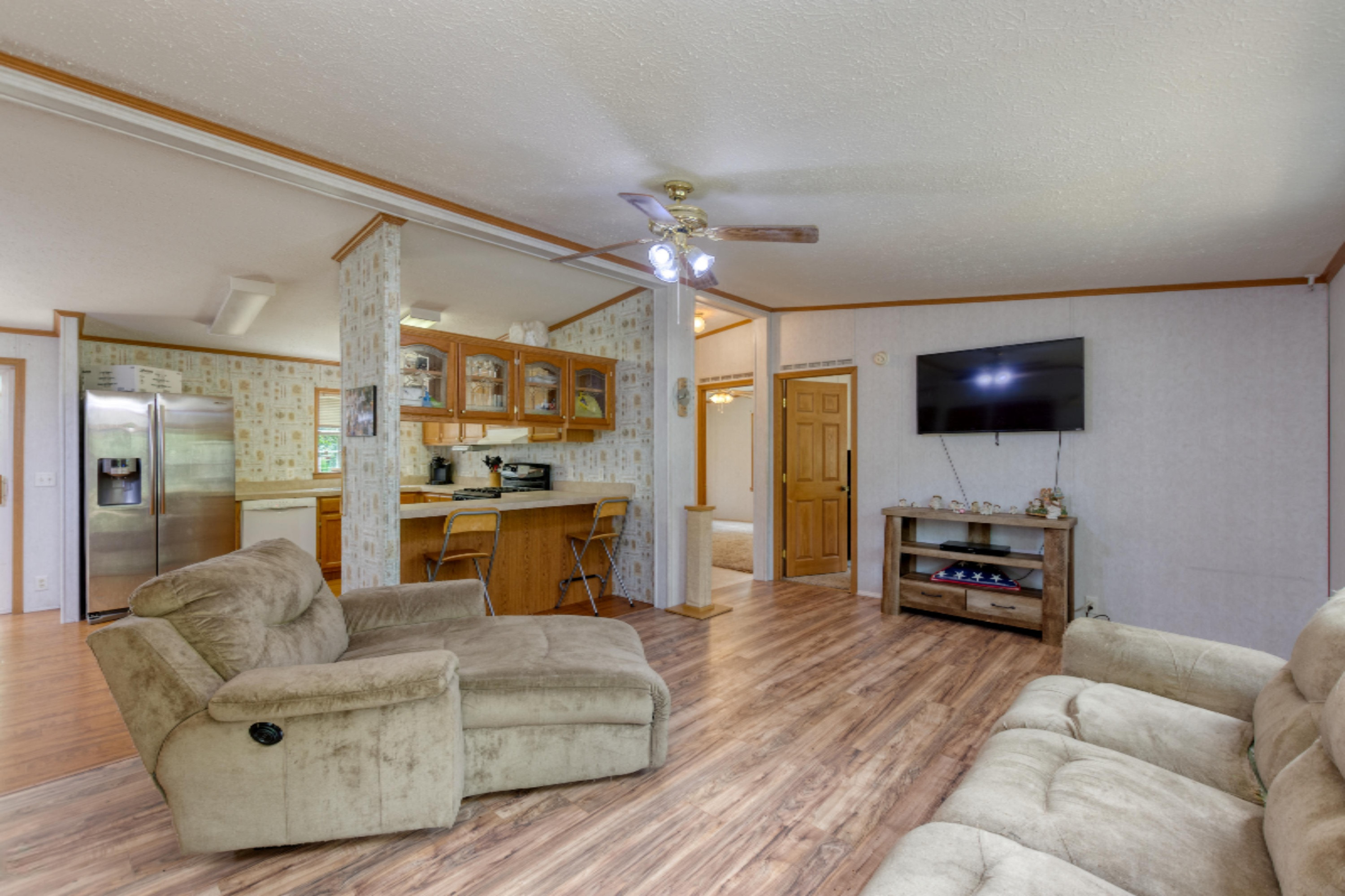 2430 Russell Road Muskegon, MI 49445 - Photo 5 of 22 02 Living Room