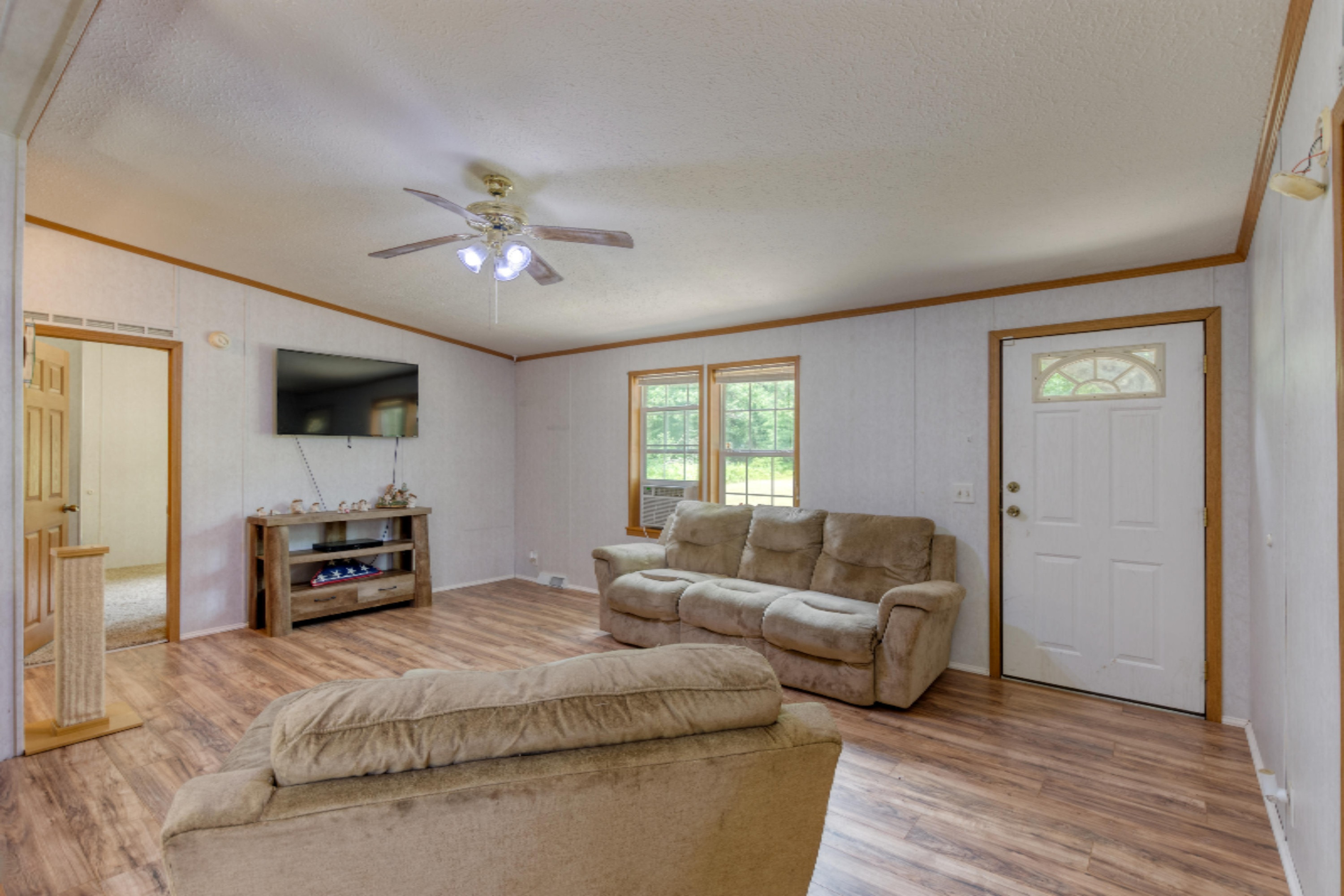 2430 Russell Road Muskegon, MI 49445 - Photo 6 of 22 03 Living Room
